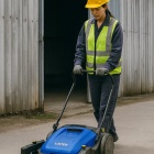 barredora_sw_920_barriendo_mujer